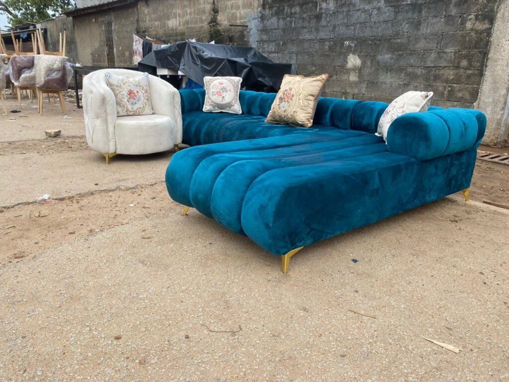 Ensemble de salon luxueux en velours capitonné