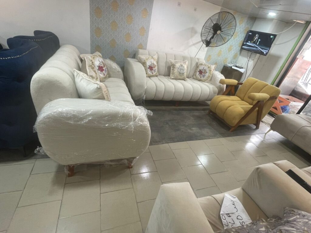 Salon moderne en velours et bouclette