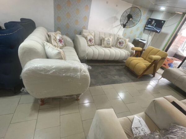 Salon moderne en velours et bouclette