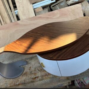 Table Basse Ondulée – L'Élégance Naturelle au Cœur de Votre Salon