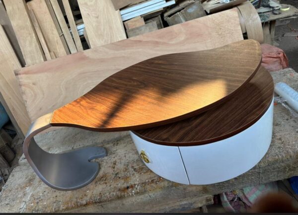 Table Basse Ondulée – L'Élégance Naturelle au Cœur de Votre Salon