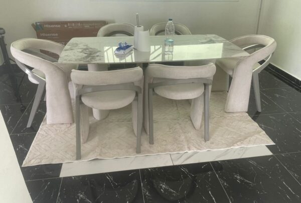 Ensemble table à manger design et ses 6 chaises contemporaines