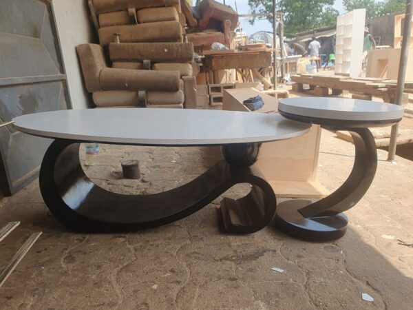 Tables basses gigognes au design sculptural