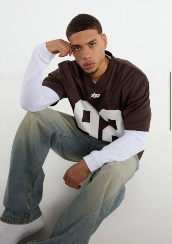 Jersey de football américain marron oversize '92' – Image 2