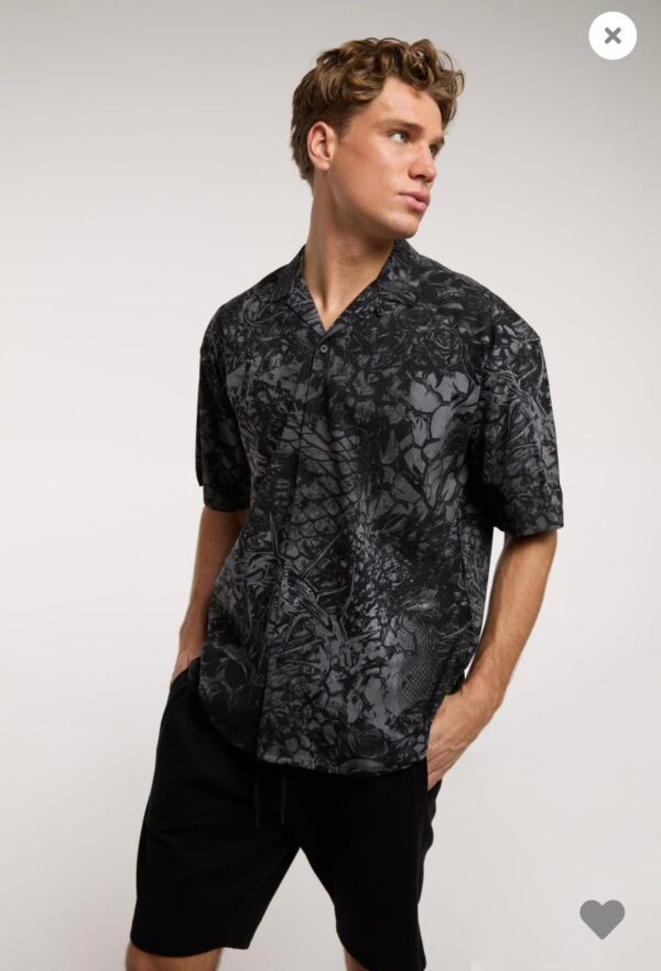 Chemise streetwear Y2K motif 'Dark' (Roses, Serpent, Tête de mort)