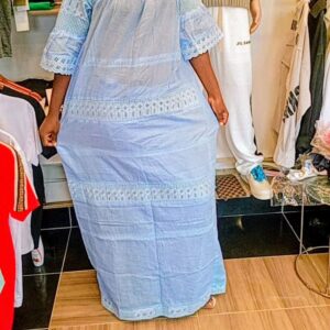 Robe en dentelle bleu ciel éblouissante : Élégante et romantique