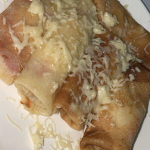 Délicieuses crêpes jambon-fromage maison