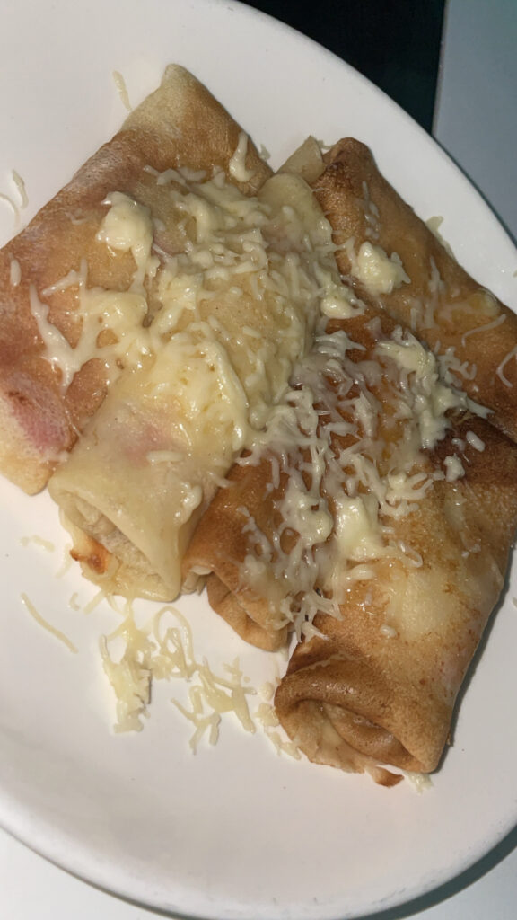 Délicieuses crêpes jambon-fromage maison
