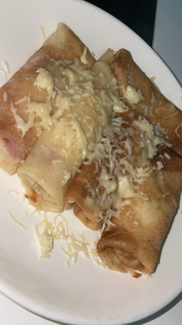 Délicieuses crêpes jambon-fromage maison